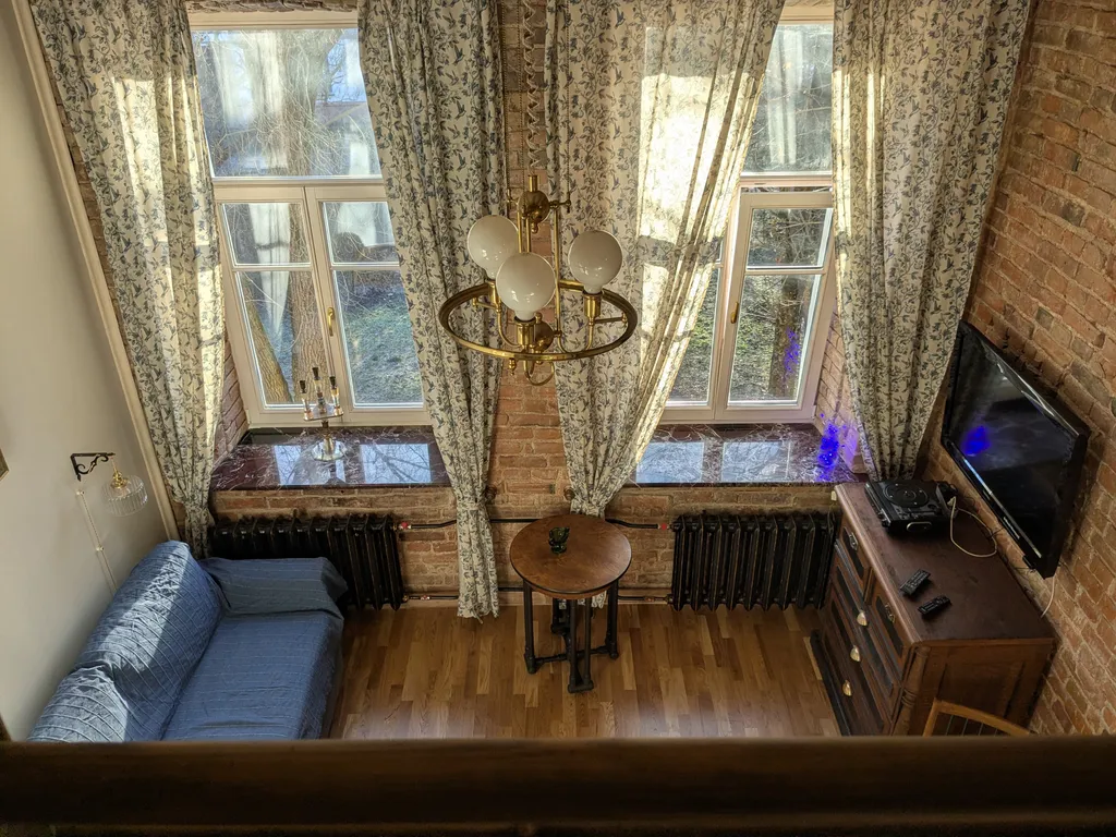 Уютная двухуровневая квартира-студия в доме XIX века