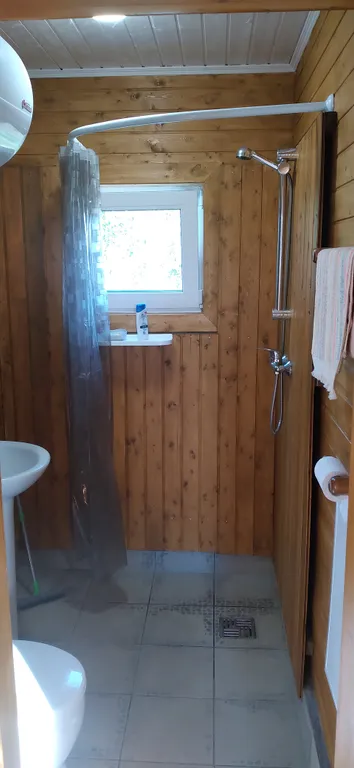 Небольшой дом на острове