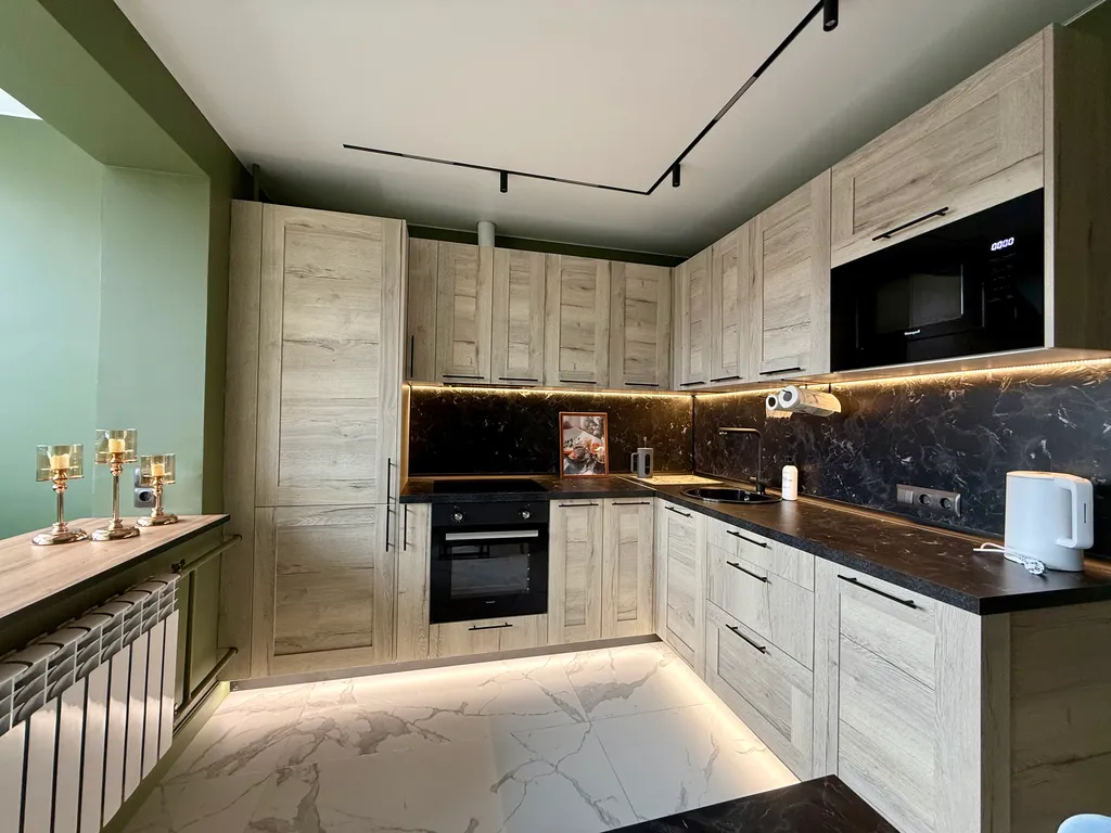 Розовая лошадка у себя дома