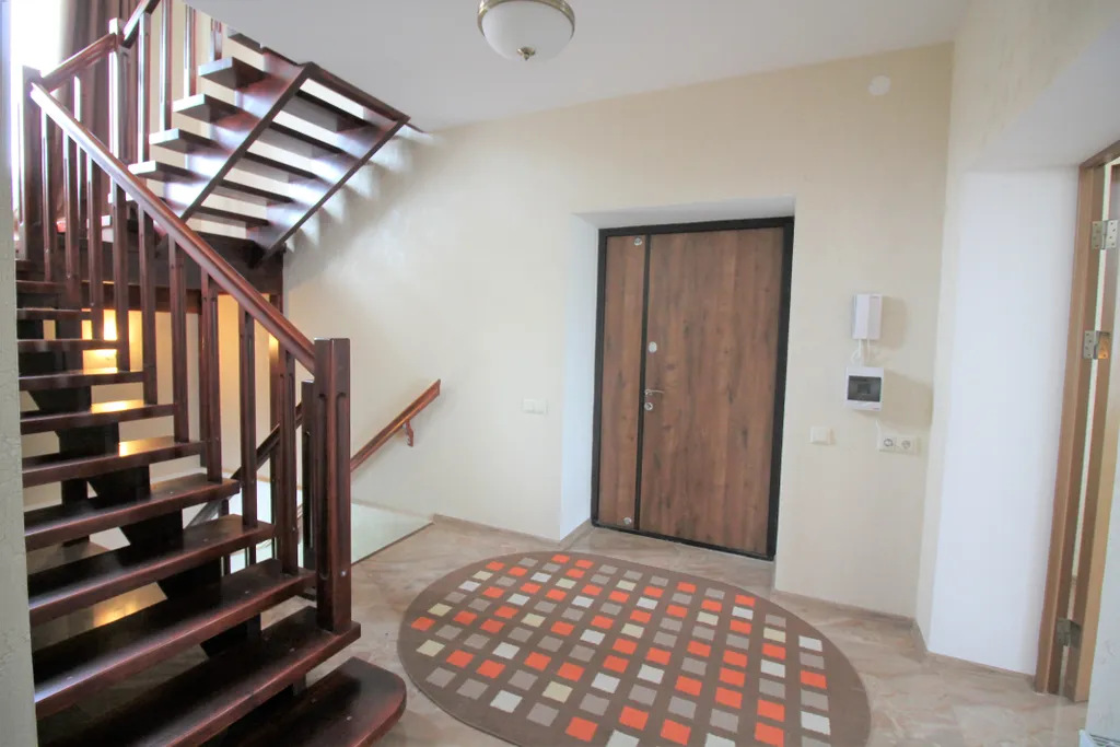 8-комнатный Дом