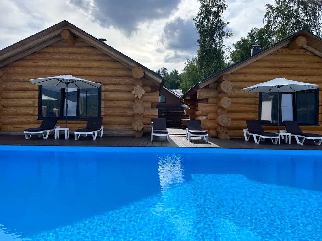 Малый коттедж с бассейном