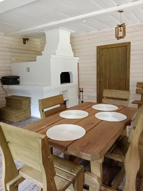 Дом в лесу у ручья