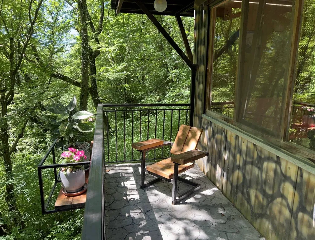 Вилла парящая над лесом