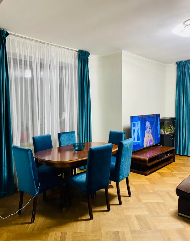 Загородный дом с бассейном и бильярдной