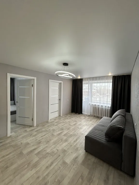 Светлая просторная квартира — аренда посуточно в Краснотурьинск