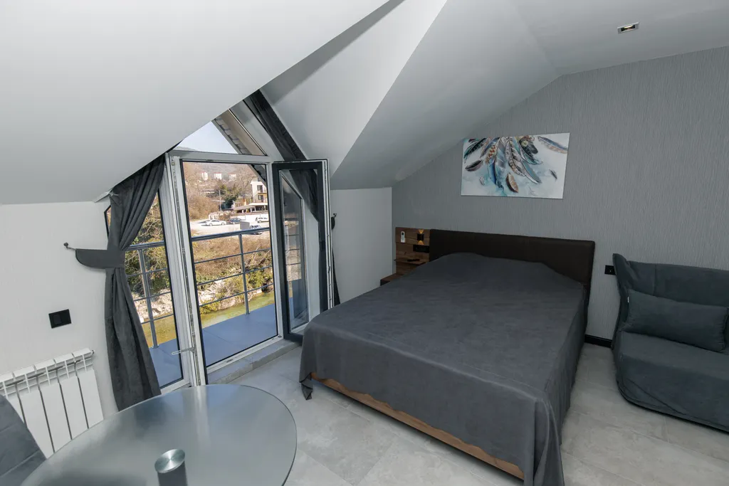 Студия с балконом