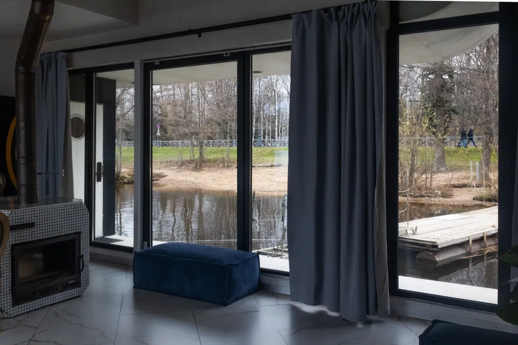 Дом на воде на Крестовском острове