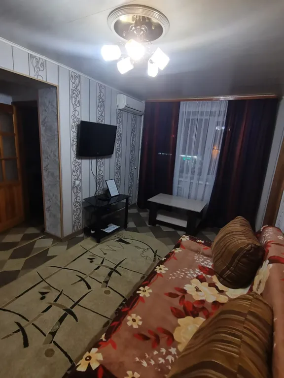 Квартира эконом класса в хорошем районе, с видом на театр