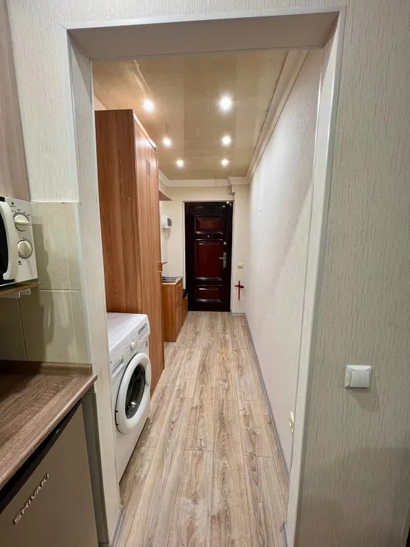 Уютная студия с двуспальной кроватью, балконом и видом на город