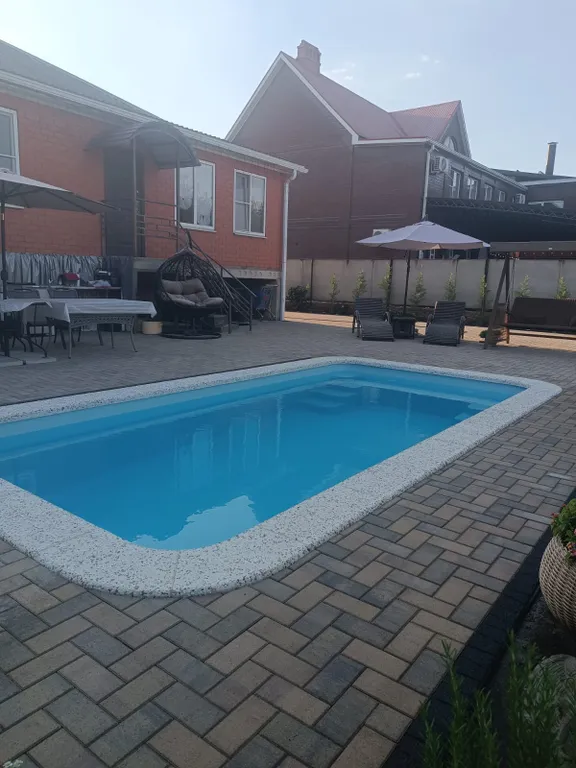 Приятный дом с бассейном и баней