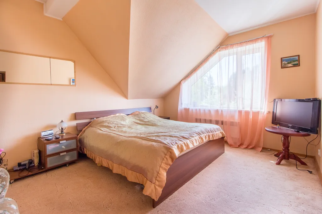 Уютный дом на берегу озера