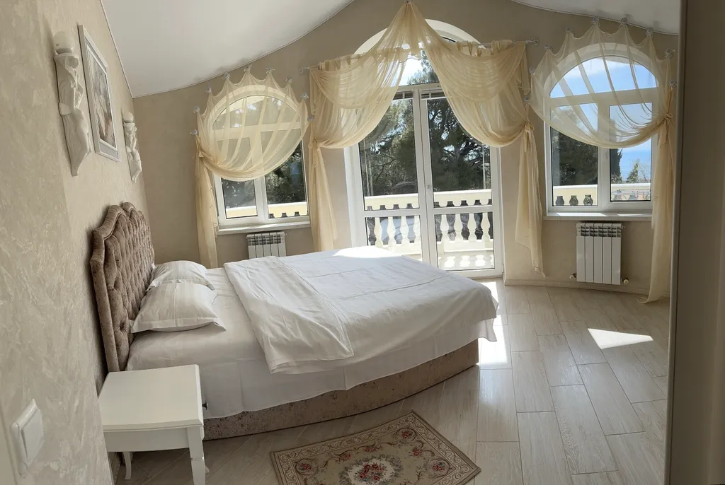 Верхний этаж дома с панорамным видом на море