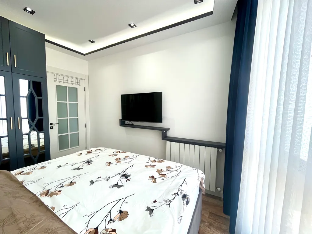 Двухкомнатный апартамент с восхитительным видом на парк и море