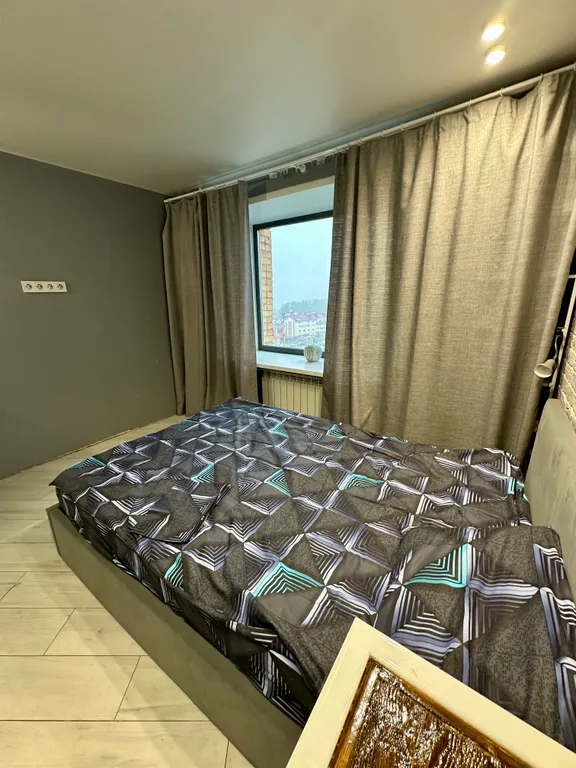 Уютная комната с прекрасным видом на город