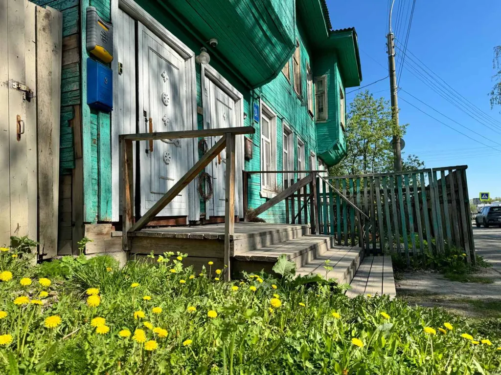 Зелёный дом на Набережной вблизи Кремля