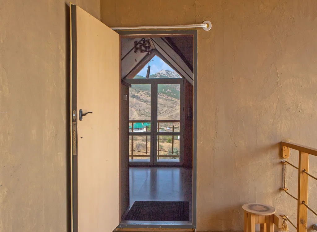 Мансарда с балконом, вид на Карадаг