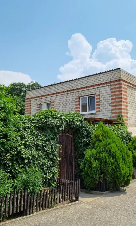 Дом рядом с морем в тихом районе