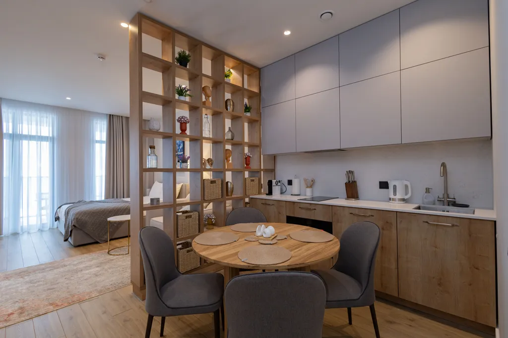 Амбер Аальтo с панорамным видом на море