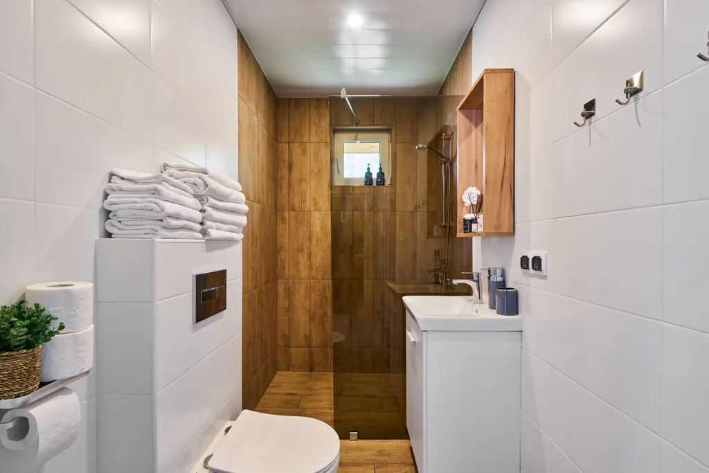 Коттедж в окружении леса с джакузи и сауной