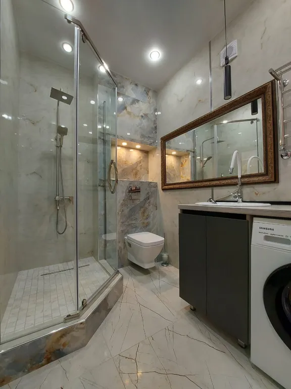 Студия Золотая карта с видом на сквер