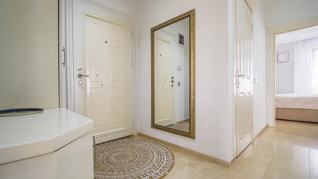 Семейная квартира с бассейном рядом с морем