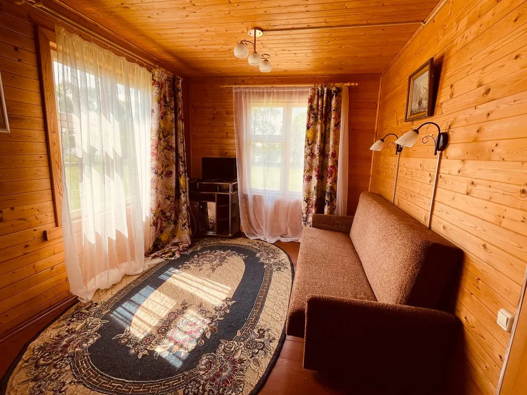 Дом на берегу реки Волга