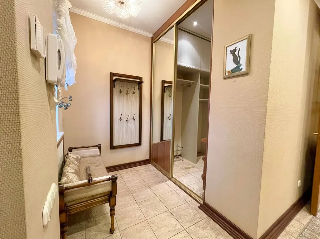 Котедж в классическом стиле с бассейном, сауной, бильярдом