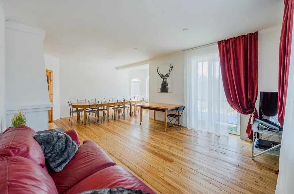 Дом с бассейном и сауной