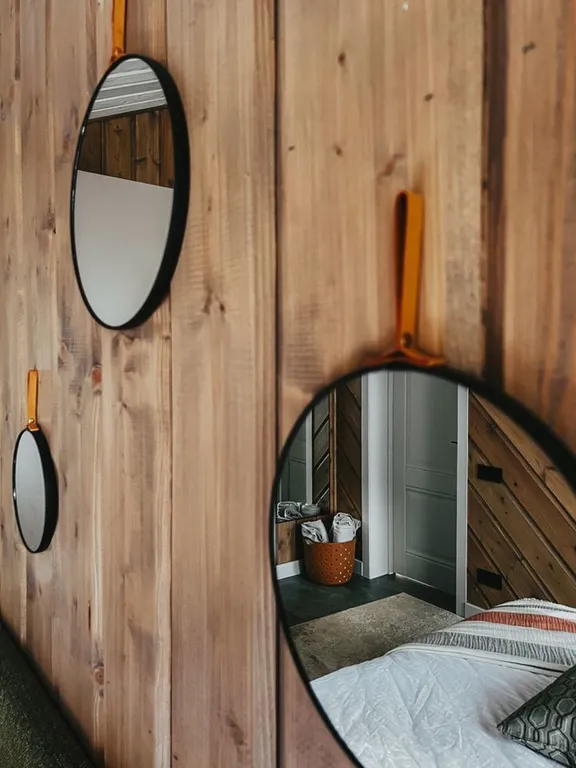 Дизайнерский панорамный дом с сауной в хвойном лесу