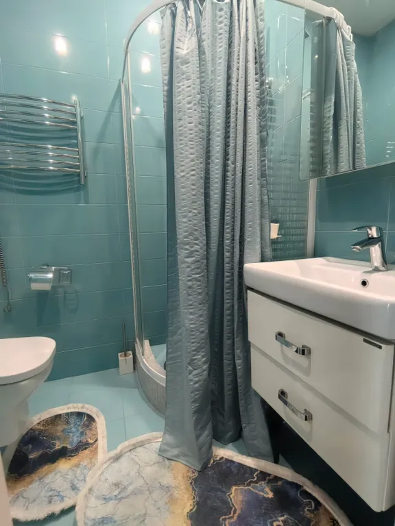 Евротрешка на берегу моря