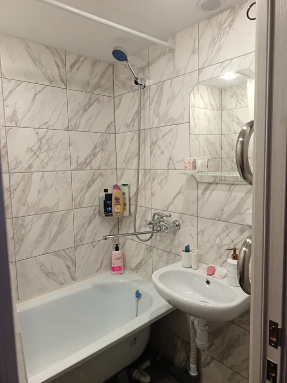 Большая, тёплая, уютная квартира с отдельной кухней в тихом районе