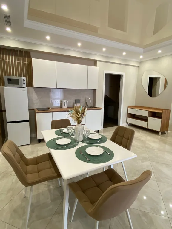 Коттедж Таунхаус с крыльцом, зоной отдыха и парковкой — аренда посуточно в Небуг