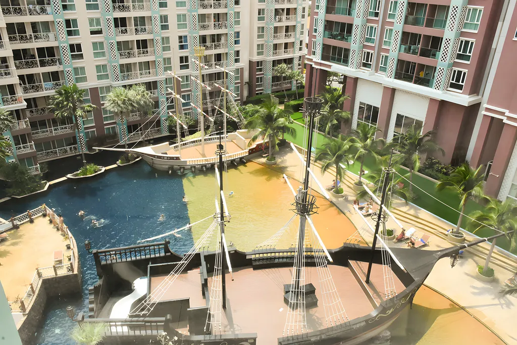 Красивый вид на бассейн с Пиратскими кораблями, для семей и пар