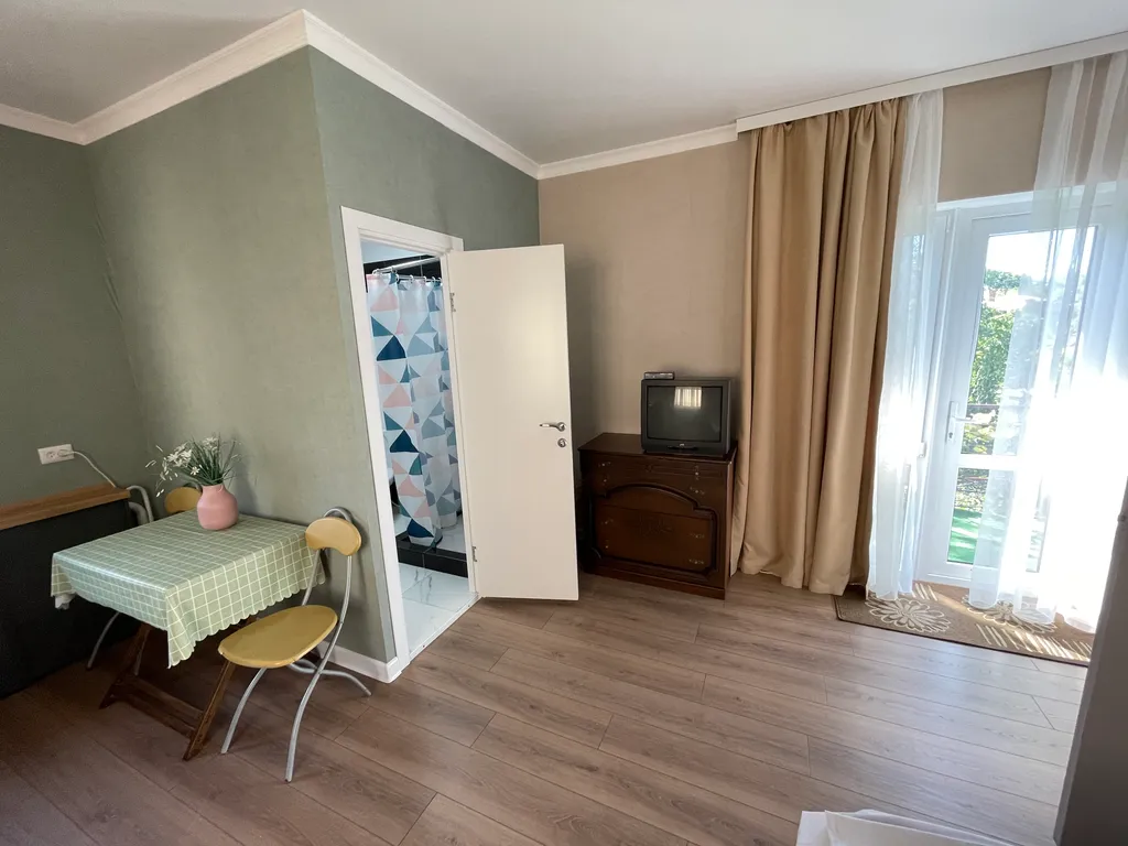 Второй этаж 2-х этажного дома с видом на зеленый двор