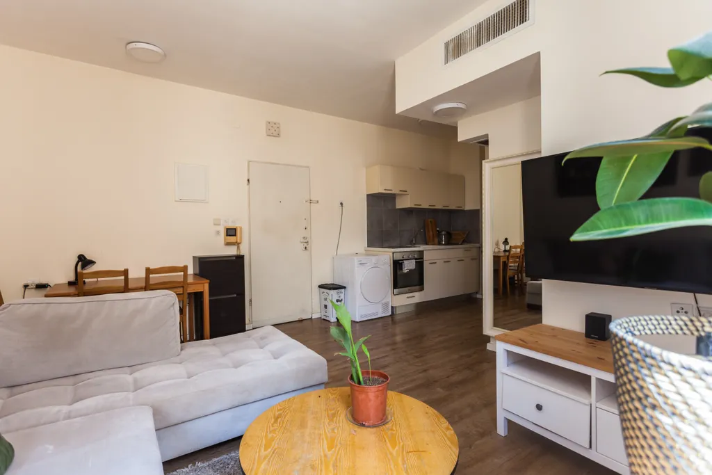 Стильная и полностью оборудованная квартира в центре Тель-Авива