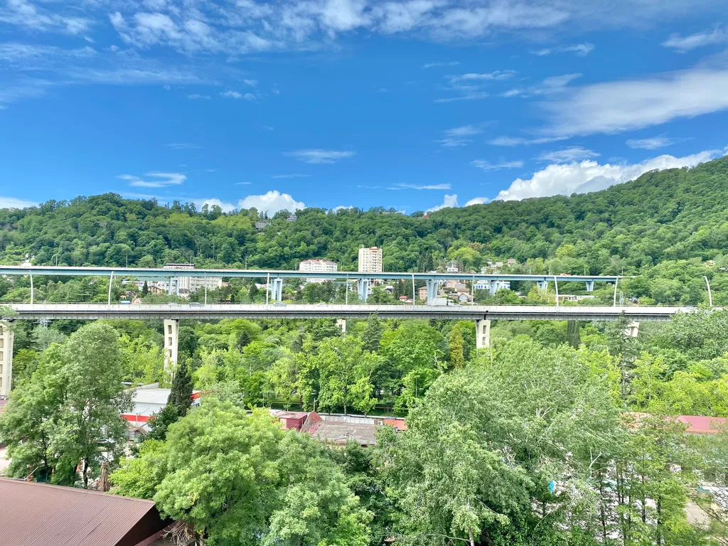 Квартира Квартира Уютная студия с панорамными окнами, балконом, видом на горы — Мацеста