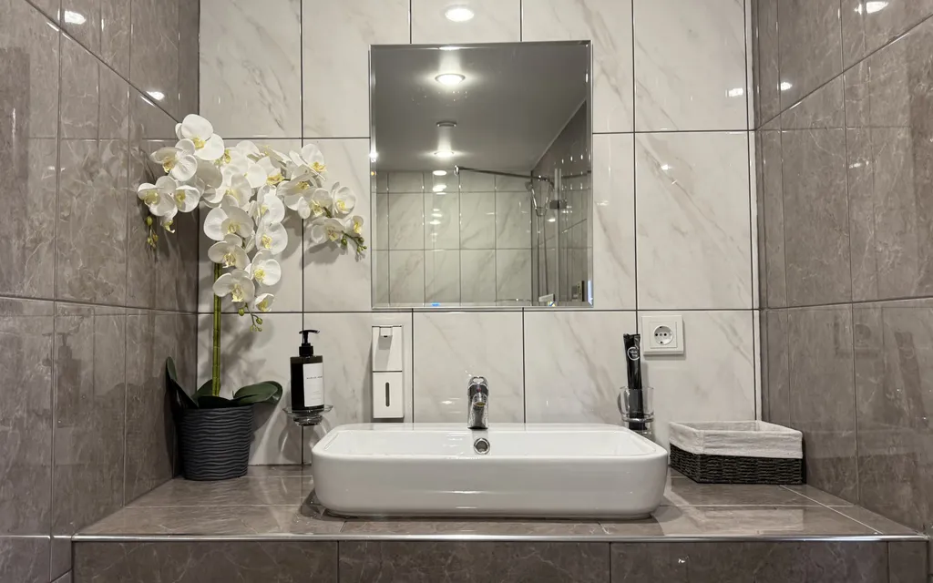 Уютный дом на берегу реки