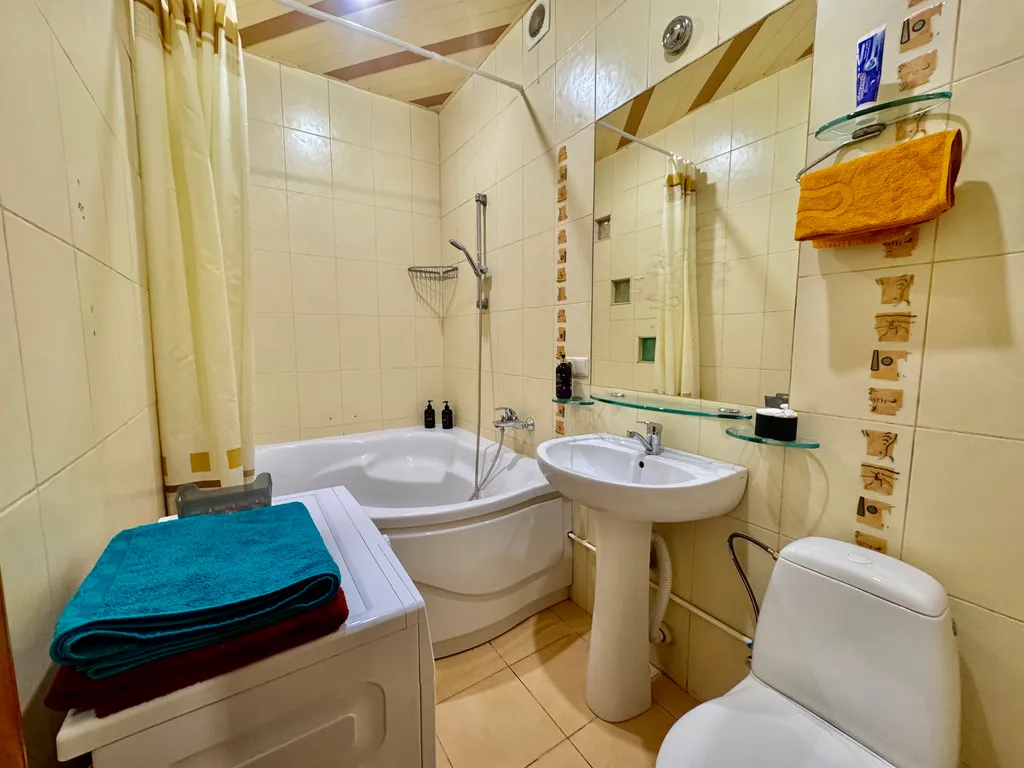 Двухкомнатная с круглосуточной водой