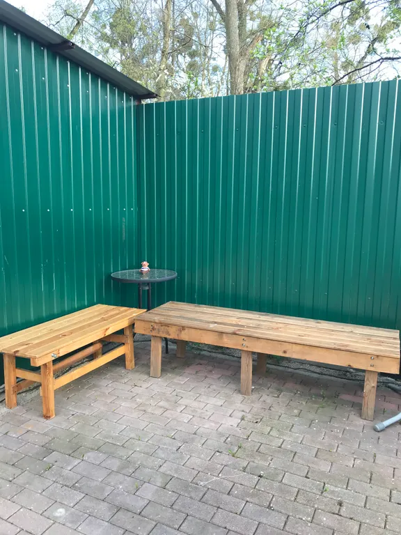 Дом в саду с баней и бассейном летом