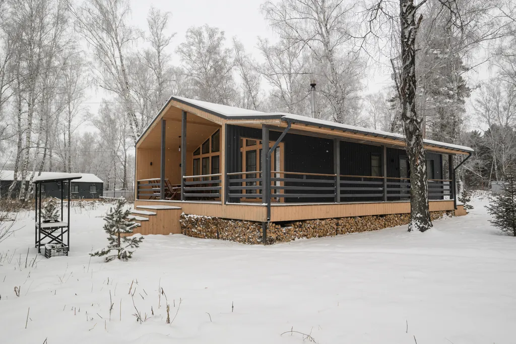 Дом с камином, баней и чаном в лесу у озера