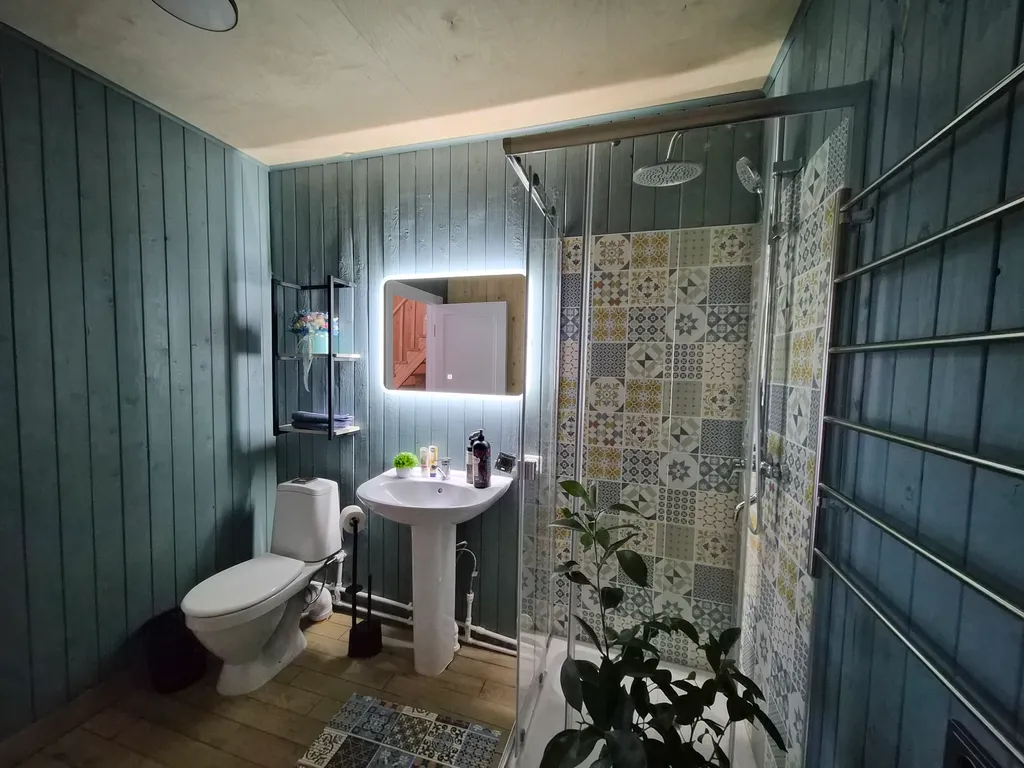 Дом на берегу леса