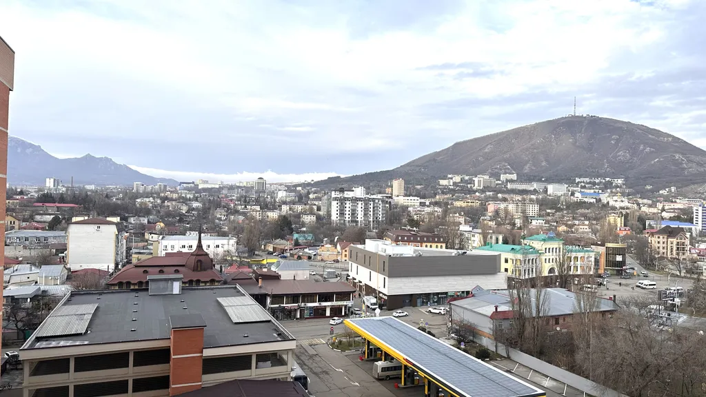 Квартира с видом на реку и горы