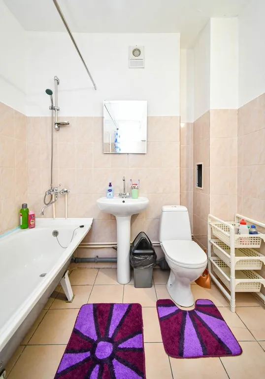 Квартира Квартира Рядом с НИИ Проблем севера/ Возможна аренда на месяц по выгодной цене — Красноярск