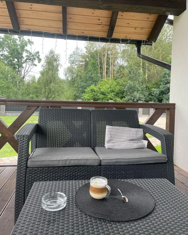 Коттедж для отдыха вблизи леса, с отдельной территорией и баней