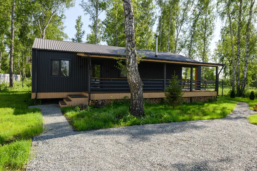 Дом с камином, баней и чаном в лесу у озера