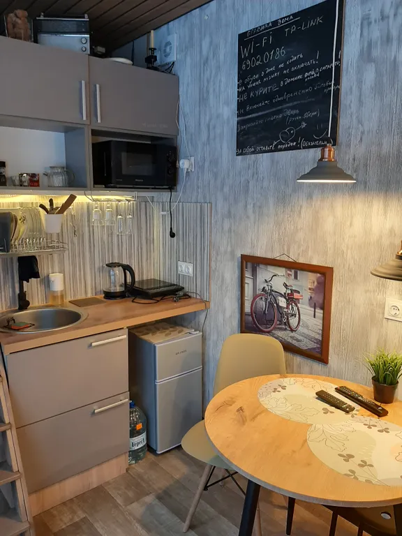 Уютный домик у реки