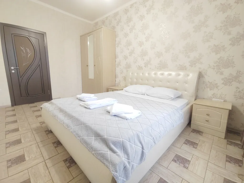 Квартира Жильё у моря. 2-комнатная квартира в центре — Геленджик