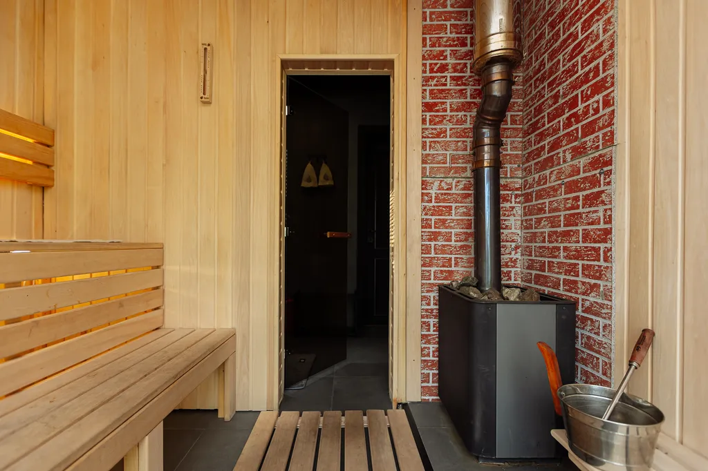 Дом с баней на озере