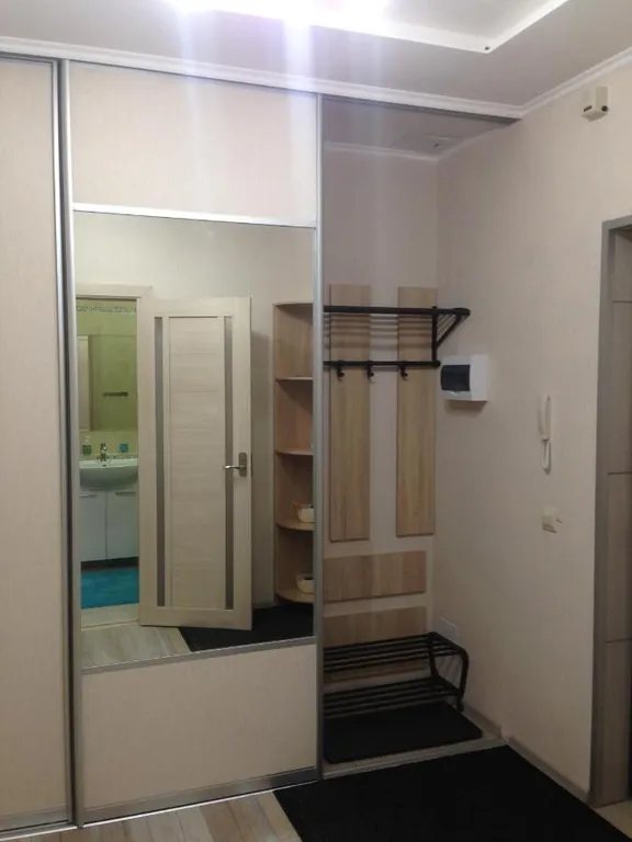 Сто метров до метро Космонавтов