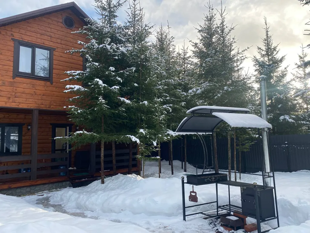 Уютный дом в лесу